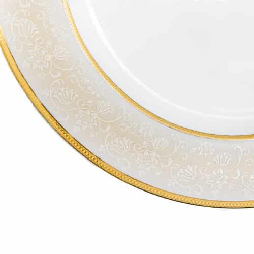 Exquisite gold dinnerware