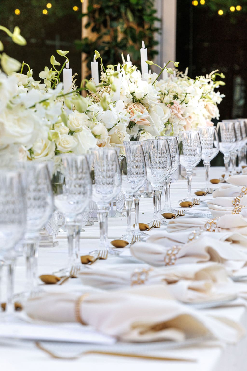 Exquisite Tabletop | Reception table with clear crystal glassware